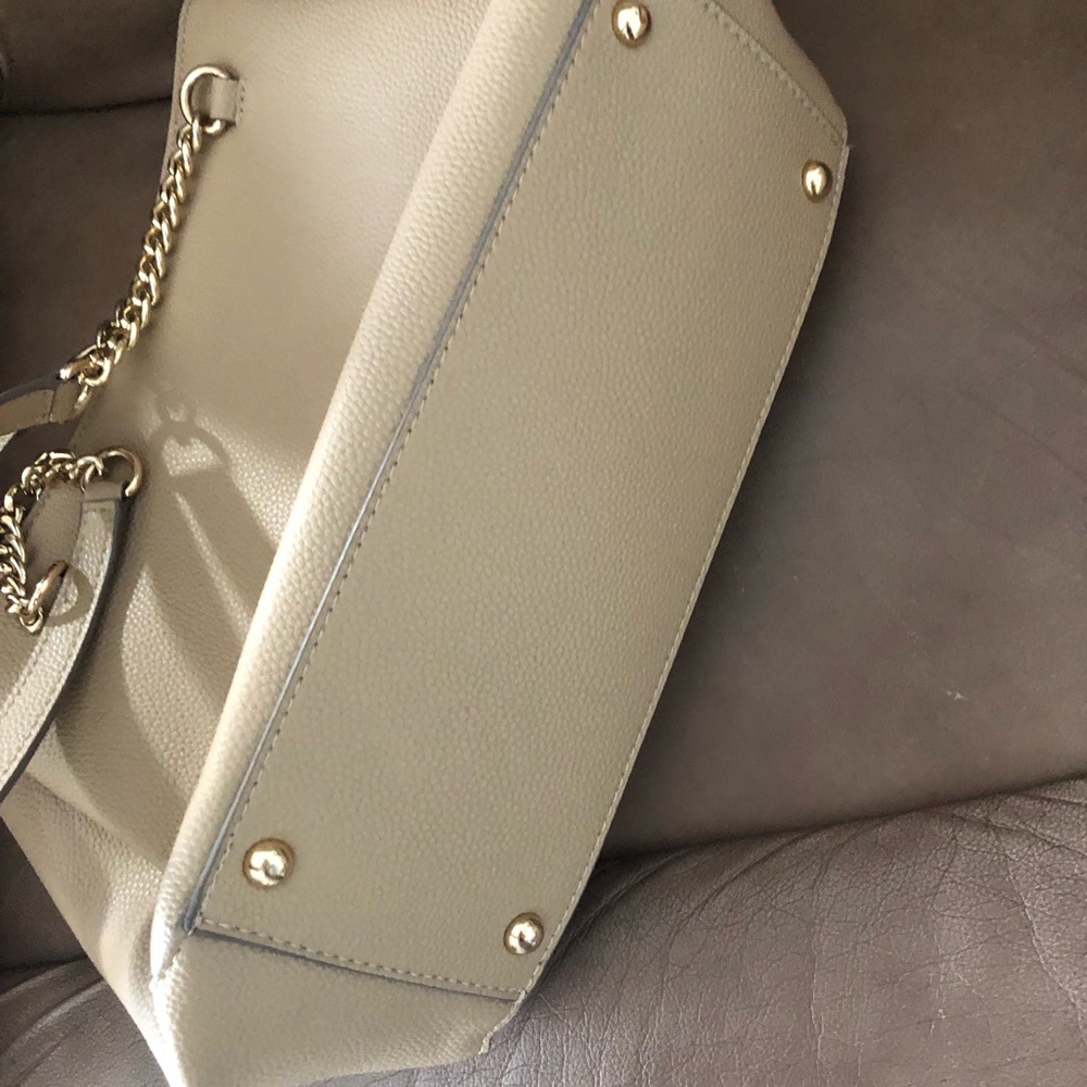 Nanette Lepore Tan Shoulder Bag with Gold Chain - Picture 4 of 4